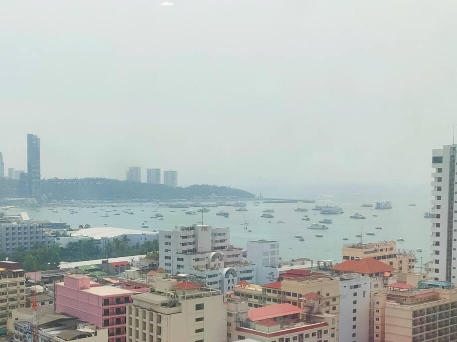 Edge Luxury Ocean View * Pattaya